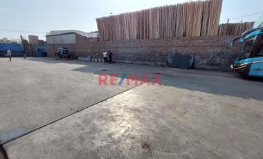 INVERSIONISTAS: Se vende excelente terreno de 1867.70 m2 en plena Av. Nicolas Ayllón Cuadra 6. (al costado de Maderera El Grande)

Este terreno de m
