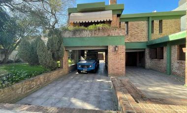 Casa en venta en Moron Centro