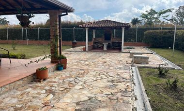 Venta de Casa Campestre vía a la Mesa de Los Santos - C.R. Altamira. Cod V7367