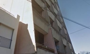 COCHERA EN EDIFICIO CON PORTON AUTOMATICO A METROS DE 9 DE JULIO, EXCELENTE UBICACION, LANUS ESTE.