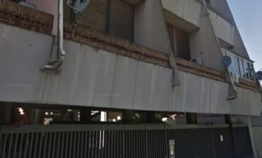 COCHERA EN EDIFICIO CON PORTON AUTOMATICO A METROS DE 9 DE JULIO, EXCELENTE UBICACION, LANUS ESTE.
