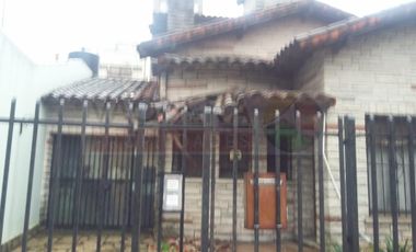 Importante chalet a refaccionar en  microcentro de San Miguel