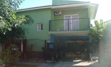 LONGCHAMPS: BARRIO POLICIAL. DUPLEX  3 DORMITORIOS C/ PARQUE  y GARAGE PARA DOS AUTOS ***EXCELENTE OPORTUNIDAD***