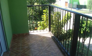 LONGCHAMPS: BARRIO POLICIAL. DUPLEX  3 DORMITORIOS C/ PARQUE  y GARAGE PARA DOS AUTOS ***EXCELENTE OPORTUNIDAD***