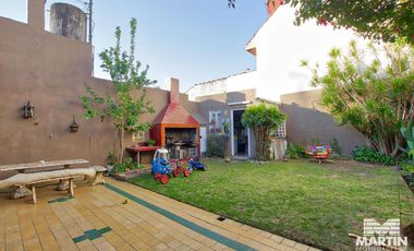Casa 4 ambientes con jardín reciclada - Martínez
