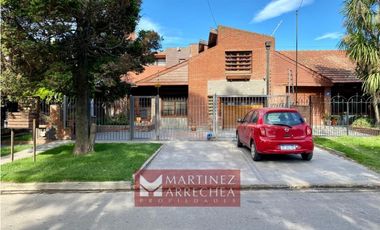 Casa 5 ambientes Colinas de Peralta Ramos con quincho y patio