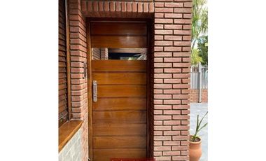 Casa 5 ambientes Colinas de Peralta Ramos con quincho y patio