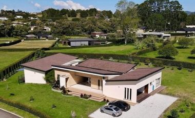 casa en arriendo/venta en corredor san antonio - la ceja. Cod A6137