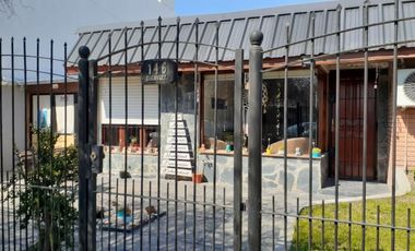 Chalet con departamento en venta