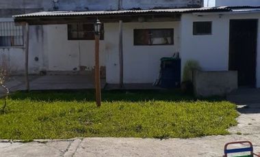Chalet con departamento en venta