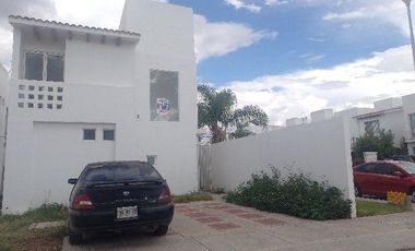 CASA EN ESQUINA AL NORTE EN COTO$2,250