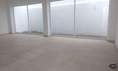 CASA EN ESQUINA AL NORTE EN COTO$2,250