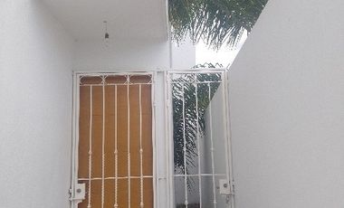 CASA EN ESQUINA AL NORTE EN COTO$2,250