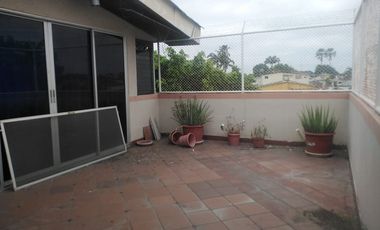 vendo casa Centenario Sur