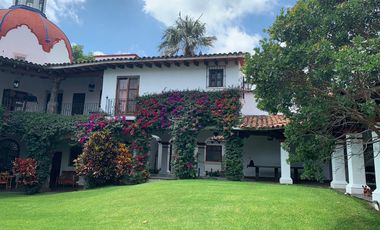 Residencia estilo Cuernavaca