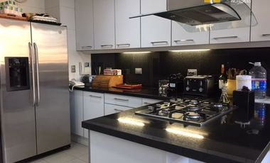 Departamento muy amplio venta lindos jardines / Vitacura