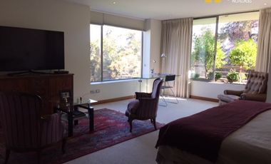 Departamento muy amplio venta lindos jardines / Vitacura