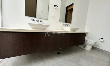 casa en arriendo en tres esquinas. Cod A776592