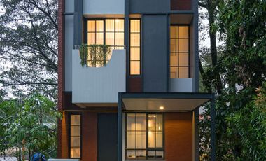 Freja House 2,5 Lantai Minimalis Modern di BSD City