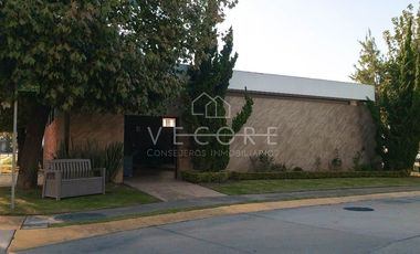CASA EN VENTA EN SANTILLANA, SOLARES, ZAPOPAN