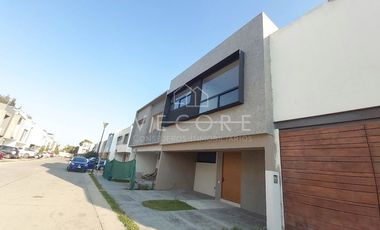 CASA EN VENTA EN SANTILLANA, SOLARES, ZAPOPAN