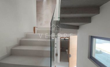 CASA EN VENTA EN SANTILLANA, SOLARES, ZAPOPAN
