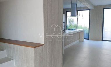 CASA EN VENTA EN SANTILLANA, SOLARES, ZAPOPAN