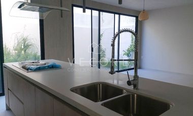 CASA EN VENTA EN SANTILLANA, SOLARES, ZAPOPAN