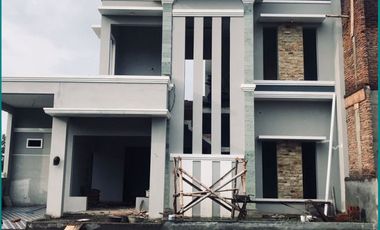Dalam Perum Elite, Rumah 2 Lantai Harga Murah