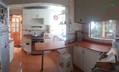 Casa en arriendo en Peñaflor 5D/3B