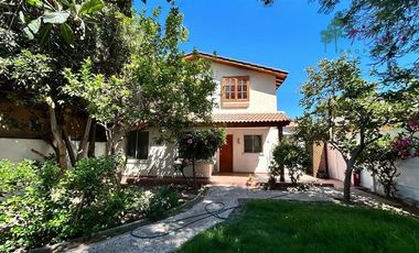 Casa en arriendo en Peñaflor 5D/3B