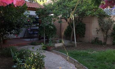 Casa en arriendo en Peñaflor 5D/3B