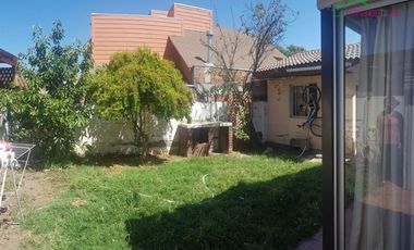 Casa en arriendo en Peñaflor 5D/3B