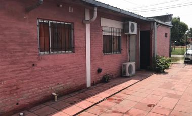 Dos Casas En Venta A 50mts De Ruta 23 - Moreno Norte