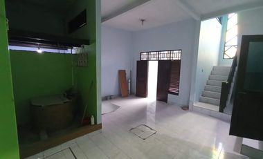 Rumah 2lt didaerah janti dekat Ambarukmo Plaza, cocok untuk rombongan mahasiswa.
