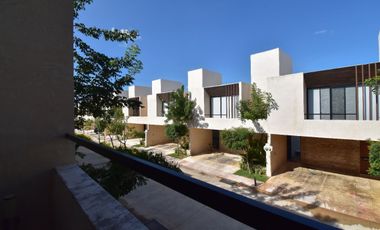 Casa en venta Mérida, Privada Marenta Towhnouses, con Roof y jacuzzi