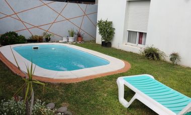 CASA DOS DORMITORIOS - SEIS AÃOS DE ANTIGUEDAD
