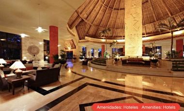 Hogar luminoso de dos niveles, con alberca y terraza privadas.