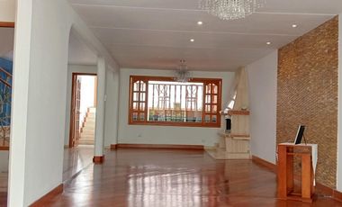 casa en arriendo en santa paula-usaquén. Cod A51269