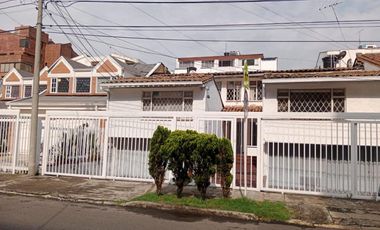 casa en arriendo en santa paula-usaquén. Cod A51269