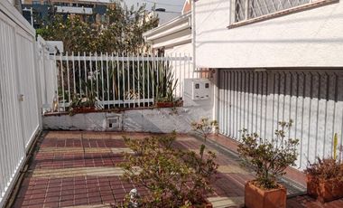 casa en arriendo en santa paula-usaquén. Cod A51269