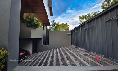 Casa en Venta de Lujo con Alberca Colinas de San Javier