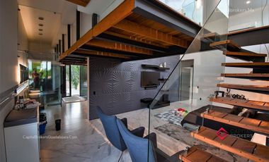 Casa en Venta de Lujo con Alberca Colinas de San Javier