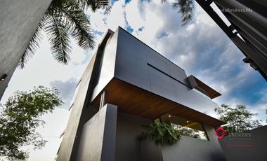 Casa en Venta de Lujo con Alberca Colinas de San Javier