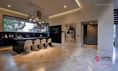 Casa en Venta de Lujo con Alberca Colinas de San Javier