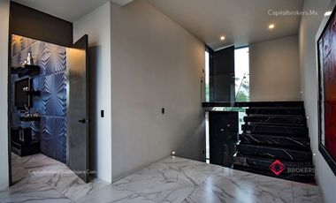 Casa en Venta de Lujo con Alberca Colinas de San Javier