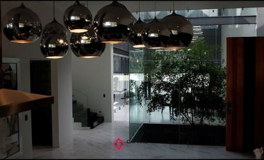 Casa en Venta de Lujo con Alberca Colinas de San Javier