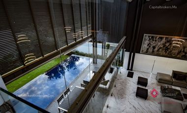 Casa en Venta de Lujo con Alberca Colinas de San Javier