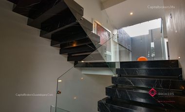 Casa en Venta de Lujo con Alberca Colinas de San Javier