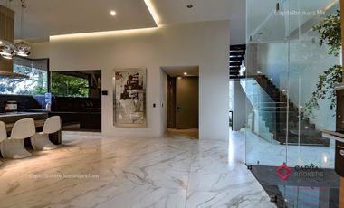 Casa en Venta de Lujo con Alberca Colinas de San Javier